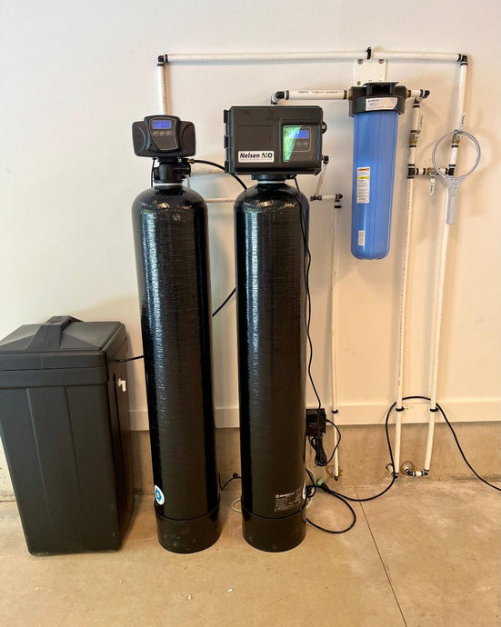 Fleck 2510AIO 2.5 Katalox Light Iron Filter & Fleck 5600SXT 64,000 Grain Water Softener